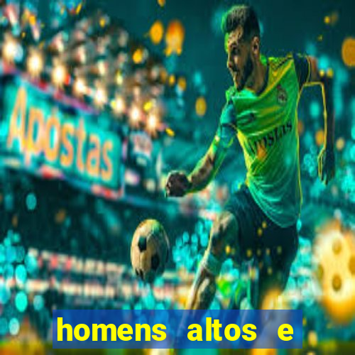 homens altos e sarados pelados